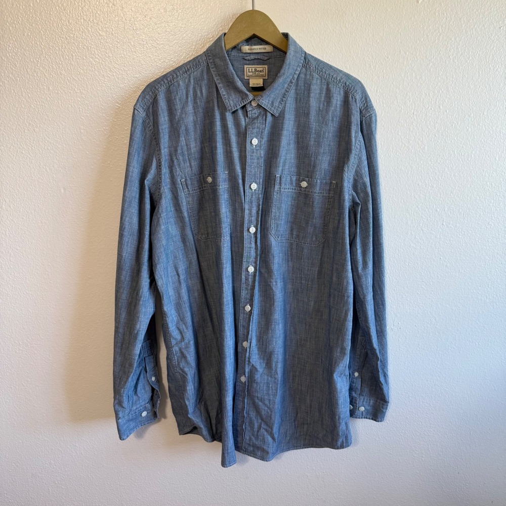L.L. Bean Men's Size XLT Slightly Fitted Blue Chambray Long Sleeve Button Up Top